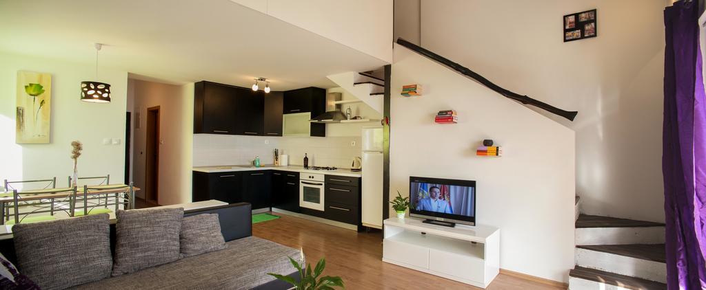Apartments Fiona - Away From City Crowds Makarska Room photo